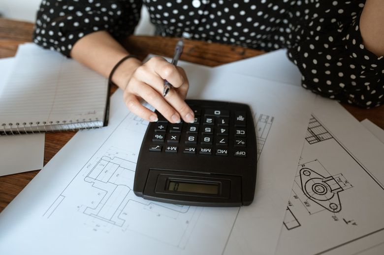 Какие финансовые данные должен показывать project manager в отчете?