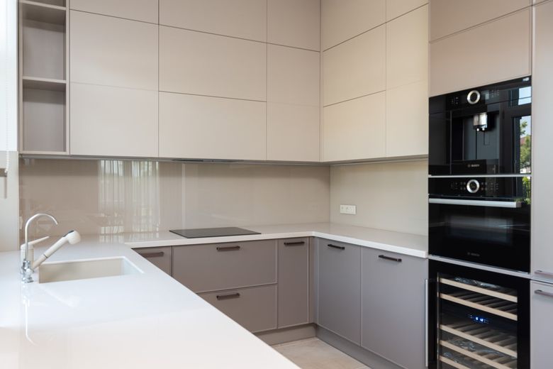 Какие системы хранения выбрать для pantry в загородном доме?