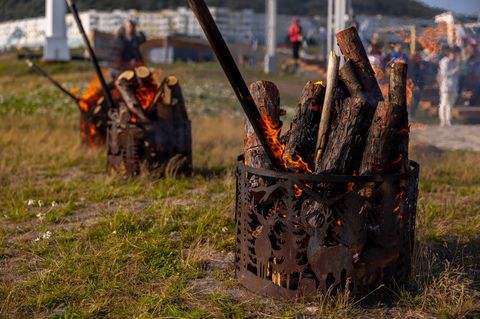 Какие противопожарные расстояния действуют для уличного очага в 2026 году?