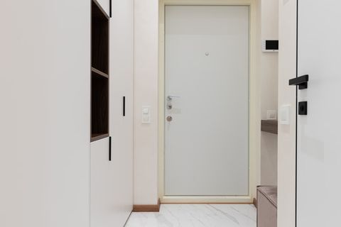 Зачем согласовывать замену входной двери в White Box, если это моя квартира?